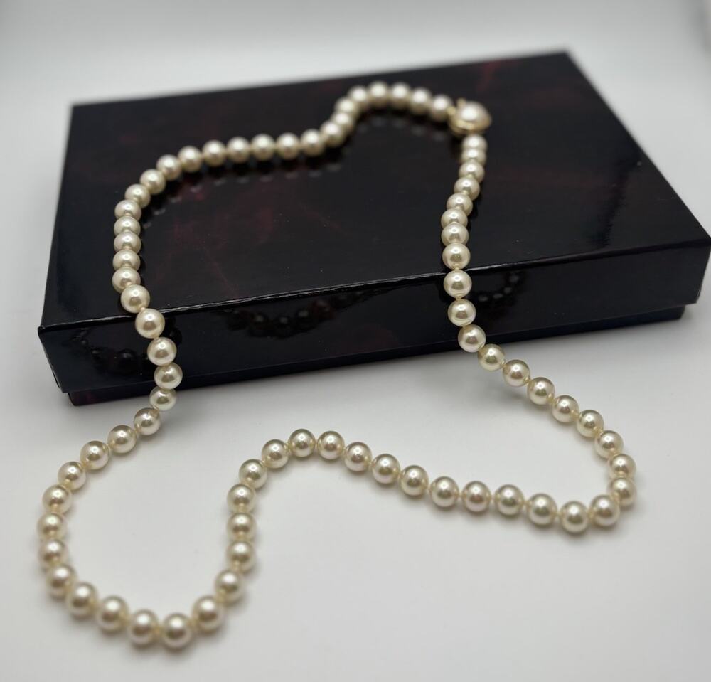 VINTAGE IN BOX MAJORICA MAN-MADE PEARL NECKLACE WITH PEARL CLASP AND PAPERS